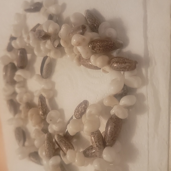 Shell necklece - Picture 2 of 3